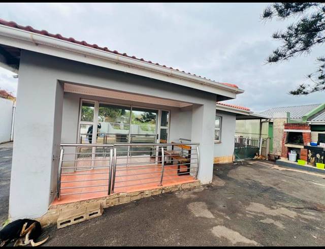 4 BEDROOM HOUSE FOR SALE IN NEWLANDS WEST